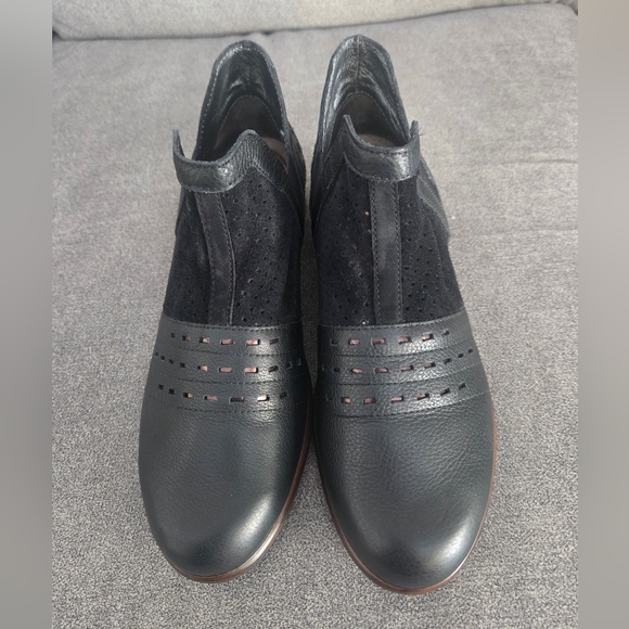 Naot Shoes - NAOT Rivotra Black Leather Ankle Boots Size 39 (8.5)